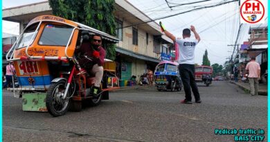 PHOTO of the DAY for December 01, 2023 – Pedicab traffic in Bais City
